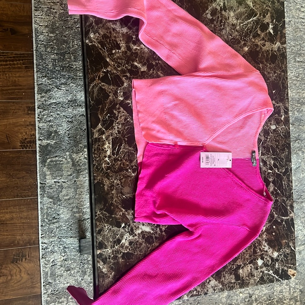 WILD FABLE JUNIORS TWO-TONED CROPPED PINK CARDIGAN SIZE M